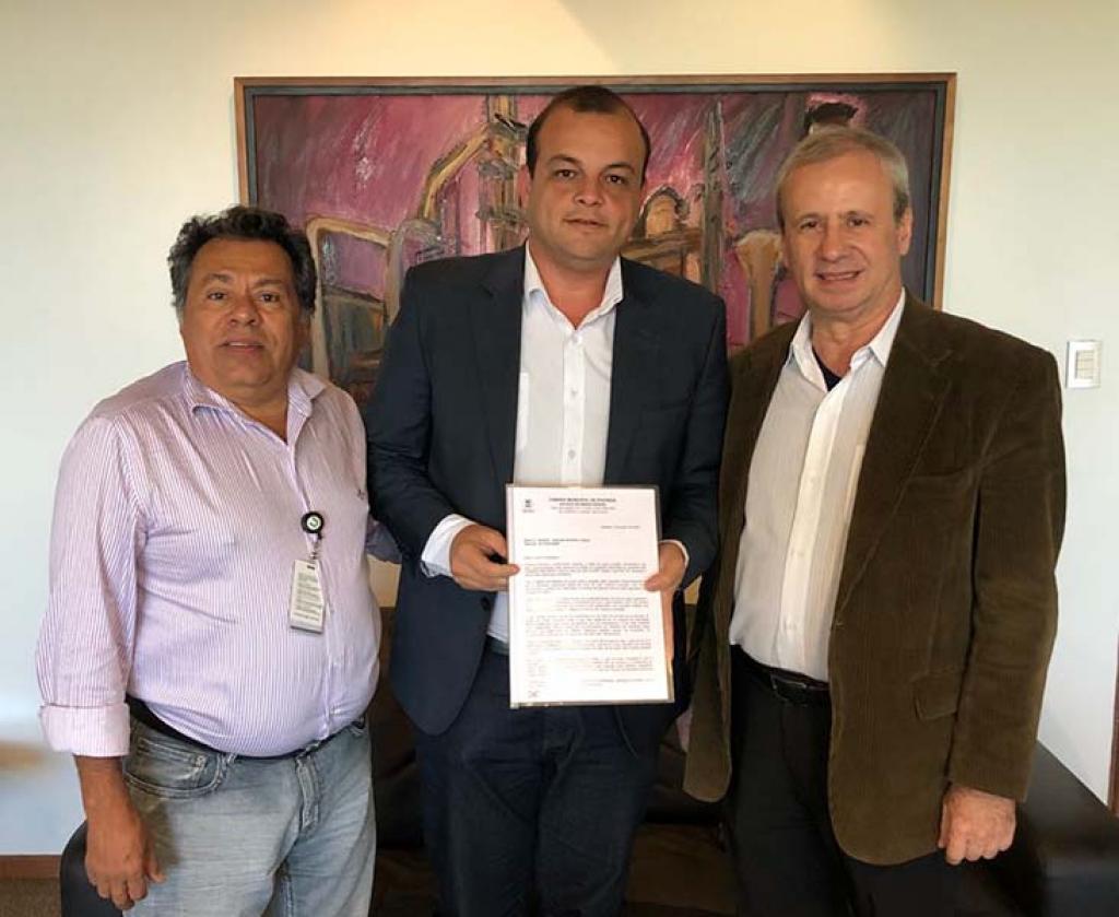 Luiz Carlos, Jadson e Sergio Leite durante reunião na sede da Usiminas, em BH