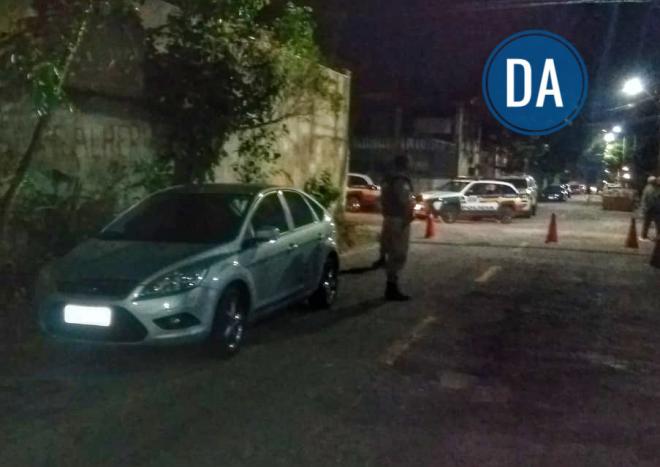 Vítima saiu desse carro e foi assassinada a tiros, no Bom Retiro
