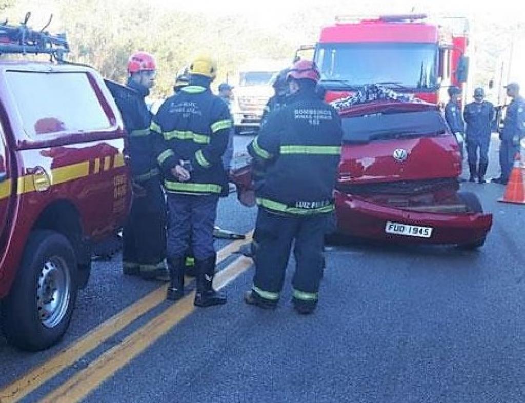 Acidente aconteceu nas proximidades do trevo de Ravena, na BR-381