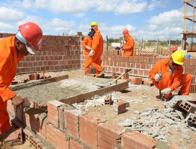 A arquiteta sugere pegar, no mínimo, três orçamentos, seja de material ou mão de obra