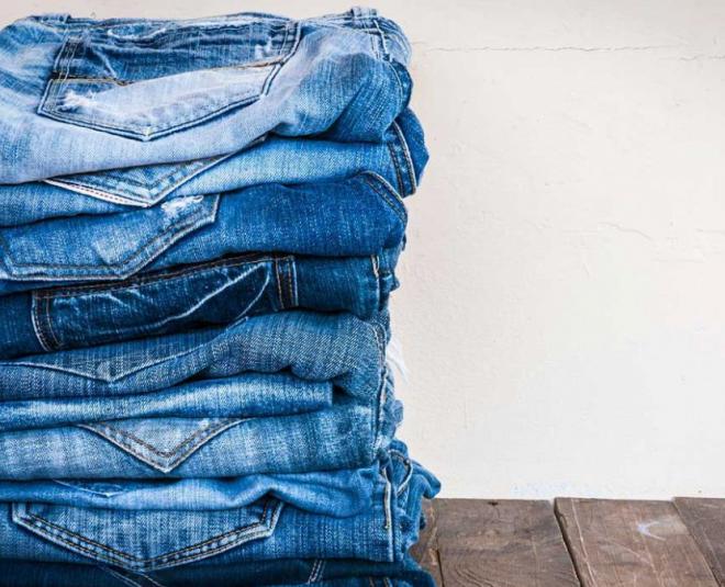 A calça jeans é um clássico, atemporal, que deve ser escolhido conforme o formato do corpo e pode ser usada nas mais variadas ocasiões