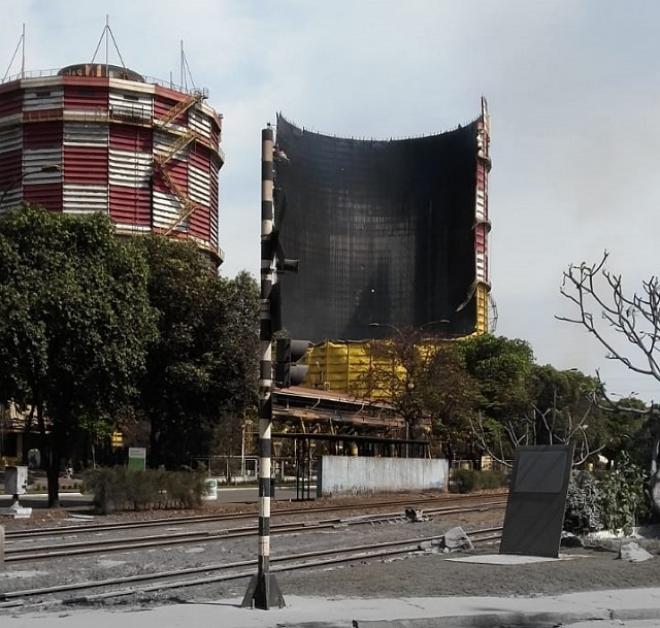 Uma torre do gasômetro explodiu por volta de 12h40 desta sexta-feira (10)