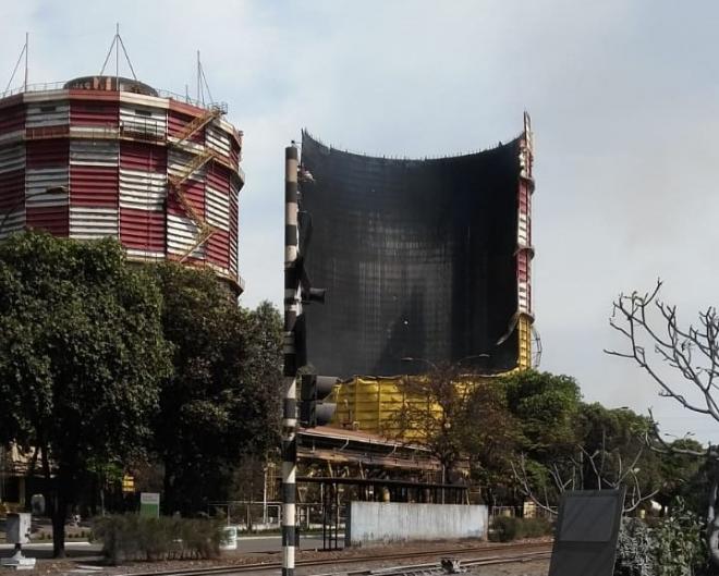 Parte da estrutura de uma torre do Gasômetro foi danificada com a explosão