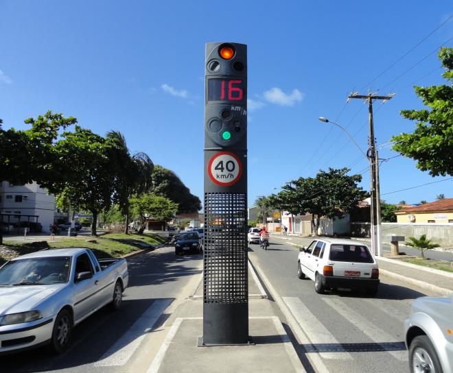 Curitiba foi a primeira cidade a contar com a lombada eletrônica. Em sete anos, a capital paranaense reduziu em 40% o número de acidentes