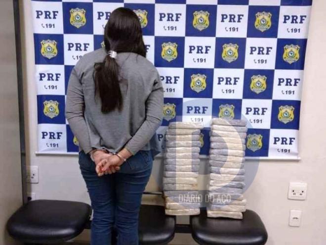 Cristilaine, de 39 anos, foi presa com 31 tabletes de pasta base de cocaína