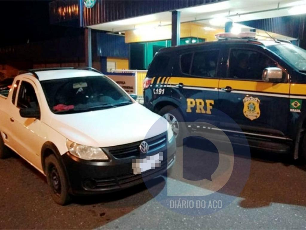 A droga era transportada nesta picape, parada pelos policiais rodoviários federais