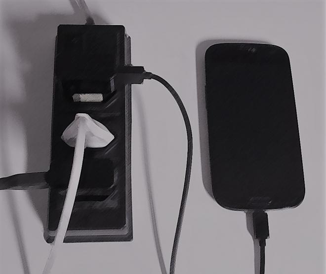 Normalmente, um cabo transfere 1 amps até 2,4 amps, assim, o carregador do celular faz grande diferença