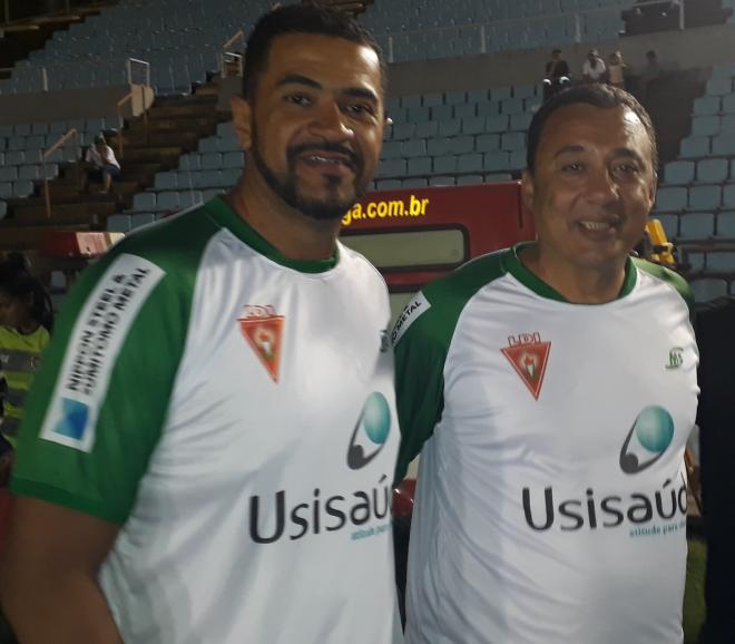Ao lado do secretário Carlos Oliveira, Adiel Oliveira, com apoio de 17 vereadores, conduziu as conversações  sobre o convênio