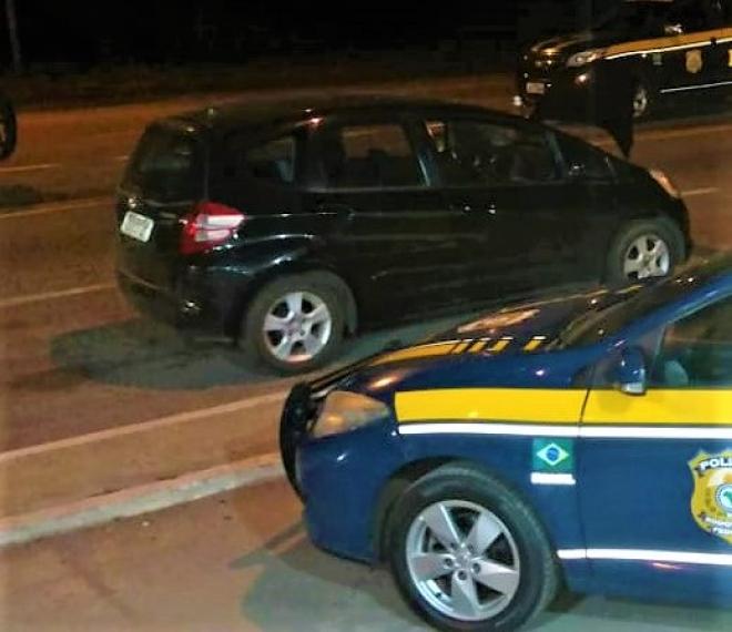 Honda Fit foi parado no posto da PRF em Sabará