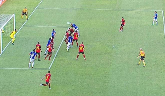 Imagem mostra Barcos em plenas condições no lance anulado pela arbitragem Reprodução / Premiere