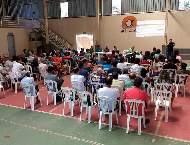 Assembleia marcada por intensos debates resultou em comissão 