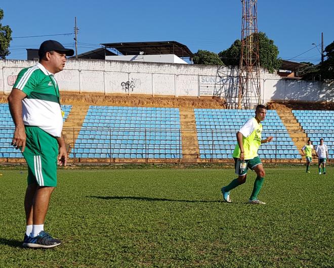Pretinho da Mata realiza treinamentos para fechar a lista de jogadores 