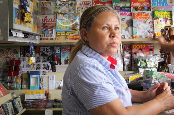 Maria Perpétua conta do vai e vem de pessoas na agitada Banca da Rodoviária
