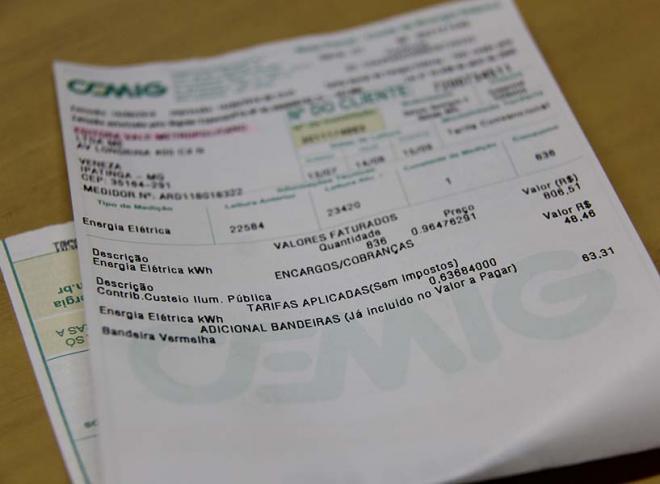 As bandeiras são acionadas em período de escassez de chuvas, quando há redução no nível dos reservatórios nacionais