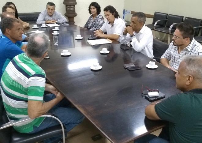 O prefeito recebeu os representantes da Rede Comércio Canaã na tarde de terça-feira