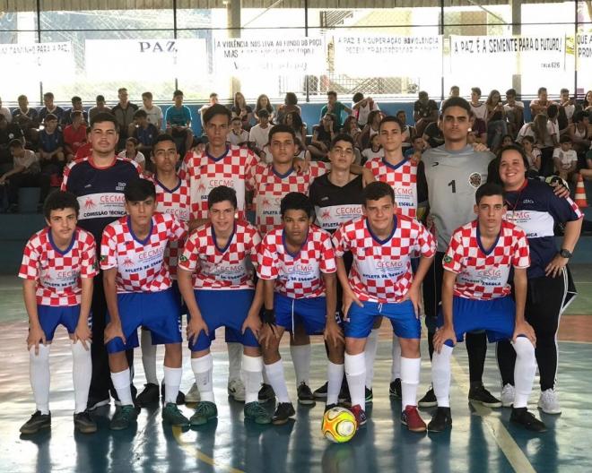 Time CECMG, juntamente com a professora/técnica Thaísa Almeida.