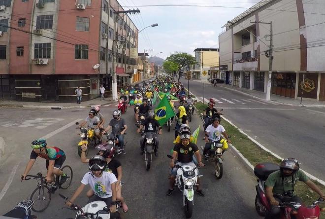 Manifestação de apoio a Bolsonaro percorreu ruas de Coronel Fabriciano nesse sábado 