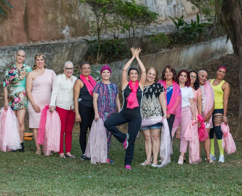 Mulheres participam de sessão de fotos para a exposição da campanha