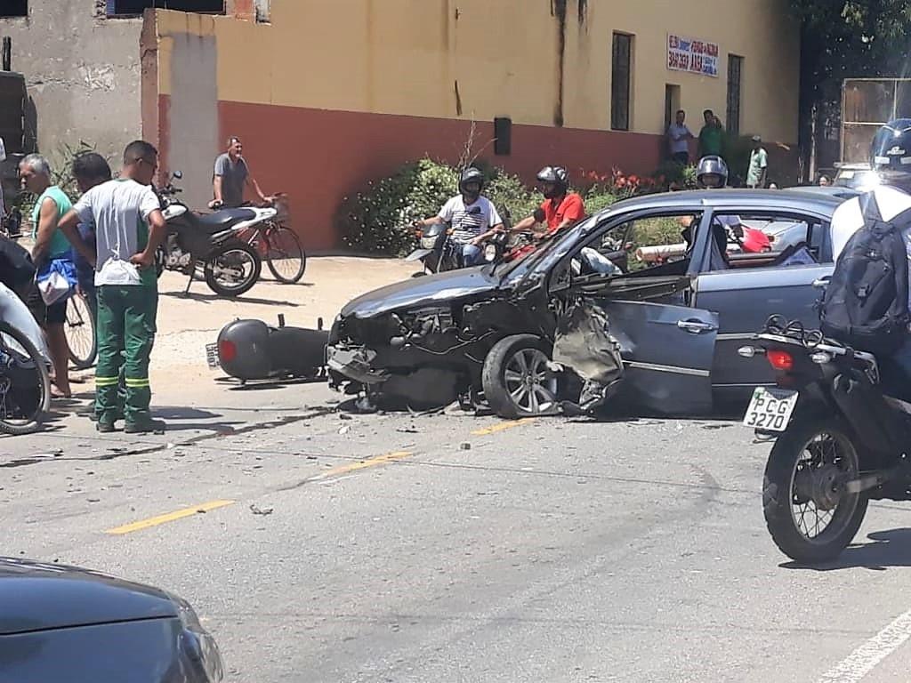 Acidente no começo da tarde, na avenida Acesita, bairro Olaria, Timóteo