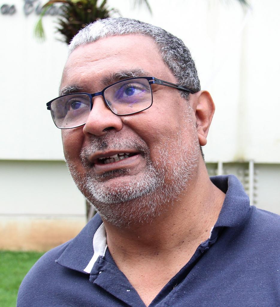 “Achei esta campanha fraca. Os próprios candidatos não aproveitaram as oportunidades para apresentarem as propostas. A campanha foi muito polarizada e isso atrapalhou as discussões. Por isso, procurei me informar pela imprensa. Acredito que as questões básicas a serem melhoradas é a segurança do país e a geração de emprego, são coisas que não podem ficar para depois”. Rogério da Silva, 52, técnico de informática.