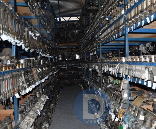 A “Lei do Desmonte” regulamenta e disciplina a atividade de desmonte de veículos e comércio de peças usadas e prevê que as empresas que realizam este serviço deverão ser credenciadas junto ao Departamento de Trânsito