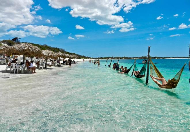 Vila se destacada pela praia, dunas e lagoas 