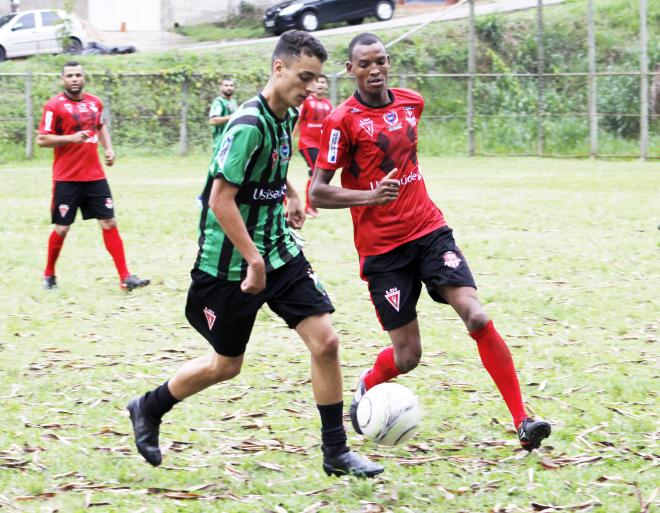  O time mandante não desanimou e partiu para o ataque, conseguindo o empate aos 25 minutos, por meio de Tó