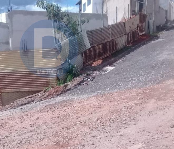 A administração municipal afirmou que utilizou siderbrita compactada como medida paliativa