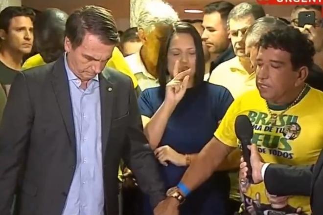 Momento de oração ao lado de Magno Malta: 