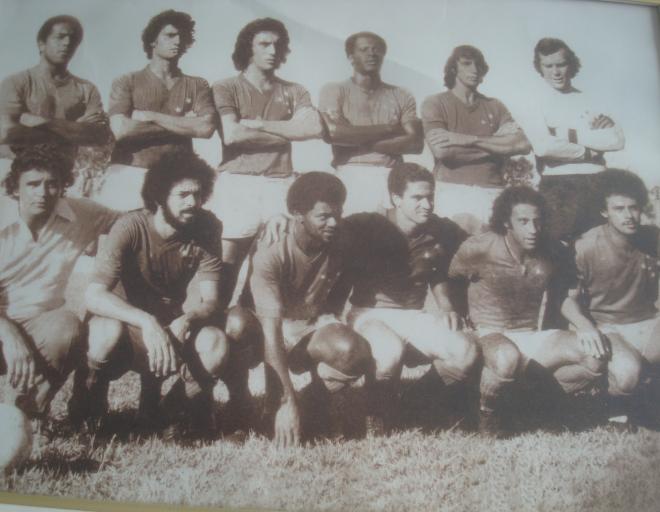 Darcy Menezes, Ângelo, Nelinho, Souza, Piazza e Raul; Guido (massagista), Eduardo, Zé Carlos, Palhinha, Dirceu Lopes e Joãozinho, no Cruzeiro 