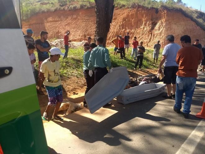 Segundo testemunhas, Robson bateu no meio-fio e caiu na canaleta