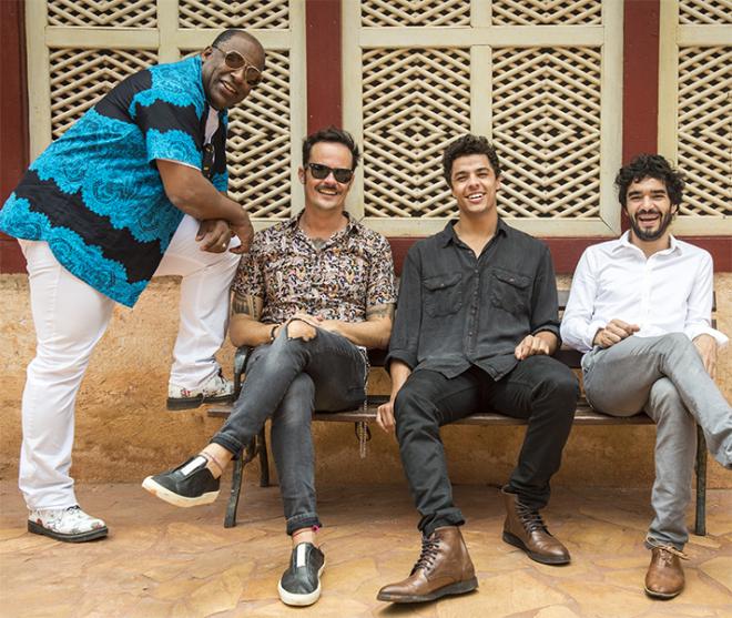Descontraídos, Aílton Graça (Padre Ramiro), Paulo Vilhena (João Inácio), Matheus Abreu (Maltoni) e Caio Blat (Geandro)