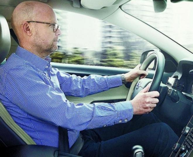 passar horas ao volante pode aumentar o risco de desenvolver problemas na coluna, joelhos e outras estruturas do sistema musculoesquelético