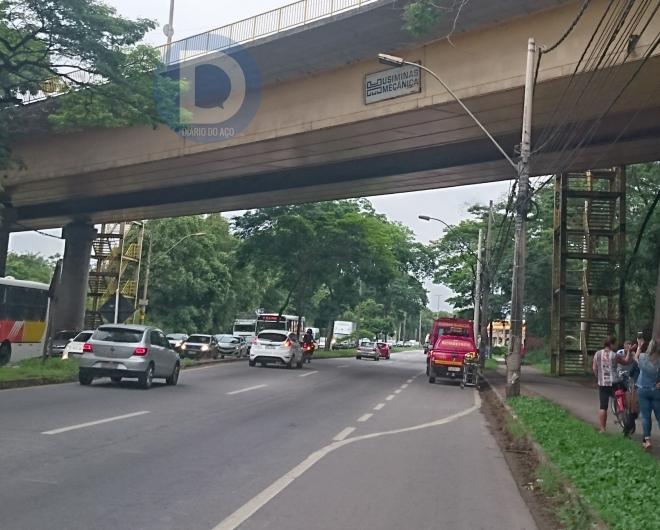 O Viaduto da Comunidade está situado sobre a avenida Pedro Linhares Gomes, próximo ao Shopping Vale do Aço