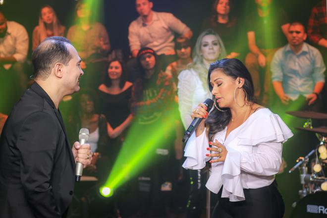 Davi Saucer e Simone soltam a voz em Deus de Promessas