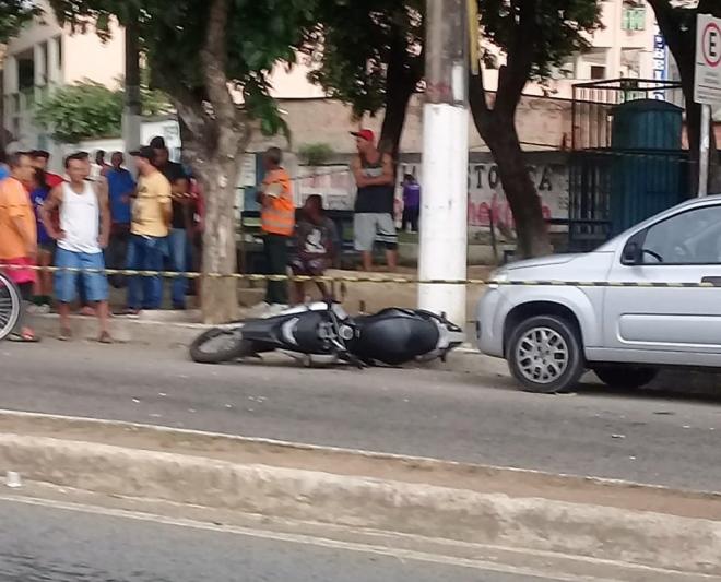 Eduardo foi atingido por tiros ao lado de sua motocicleta, no Melo Viana