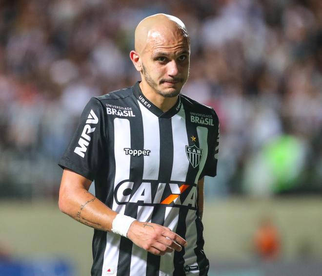 A tendência é que o técnico atleticano faça apenas uma modificação em relação à escalação do fim de semana: a entrada de Patric ou de Hulk na lateral esquerda, em lugar de Fábio Santos, que foi expulso