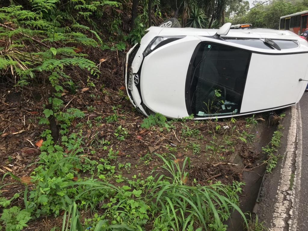 Condutora perdeu o controle na subida da avenida Kiyoshi Tsunawaki, no bairro Cariru