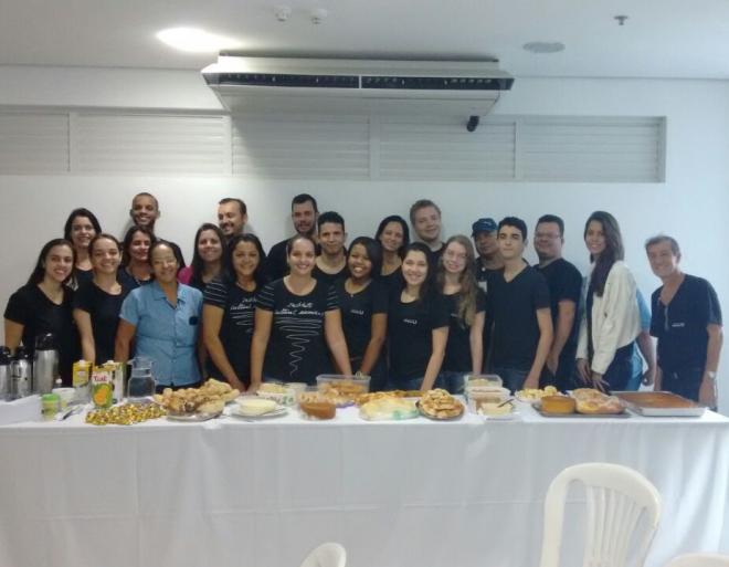 Jorge Horta (à direita da foto) e a equipe do Instituto Cultural Usiminas