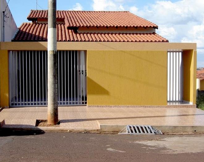 Vereador afirma que são frequentes pedidos para remoção de postes instalados no meio da área frontal dos lotes