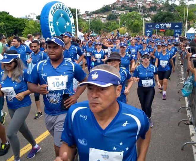 Os atletas profissionais e amadores cumpriram um percurso de 6 km 