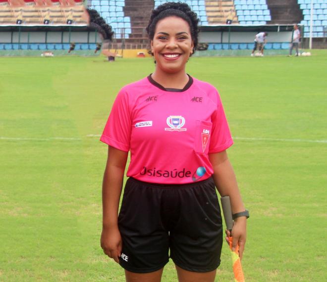 Juliana tem como meta chegar aos quadros da FIFA, mesmo sabendo que será um longo caminho