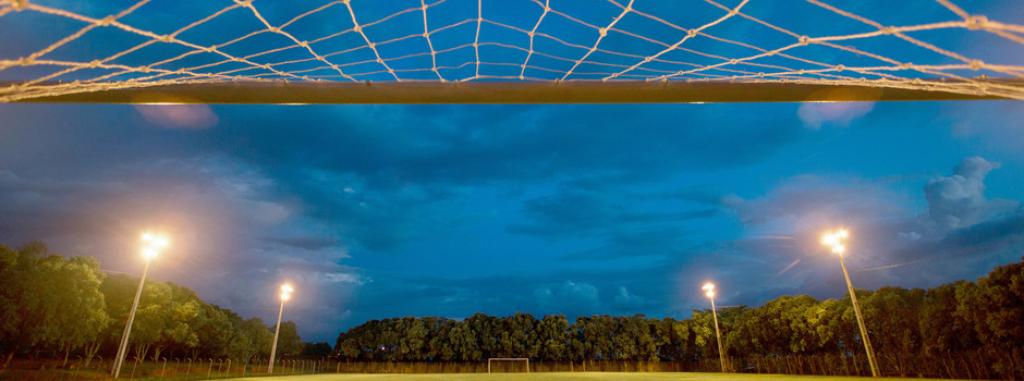 A meta é iluminar 250 campos de futebol e 50 quadras até o fim de 2018 em todas as regiões de Minas