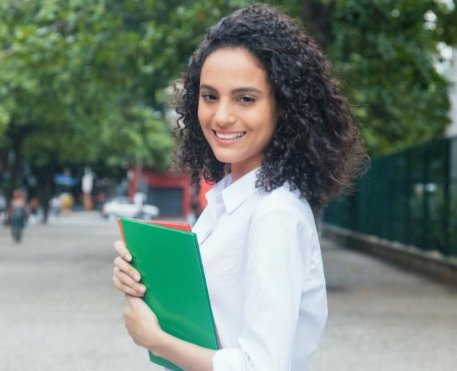 O Prouni concede, atualmente, bolsas de estudo integrais e parciais em instituições privadas de educação superior, com ou sem fins lucrativos