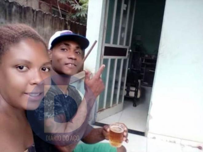 José Álisson, na foto com a Daniela, pilotava a motocicleta em Cava Grande