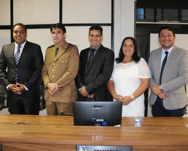  Nélio do Abacaxi (1º Secretário), Sargento Francisquini (1º Secretário), Adriano Martins (presidente), Carmem do Sinttrocel (1º vice-presidente) e Enéias Reis (2º vice-presidente) vão cumprir o mandato de um ano