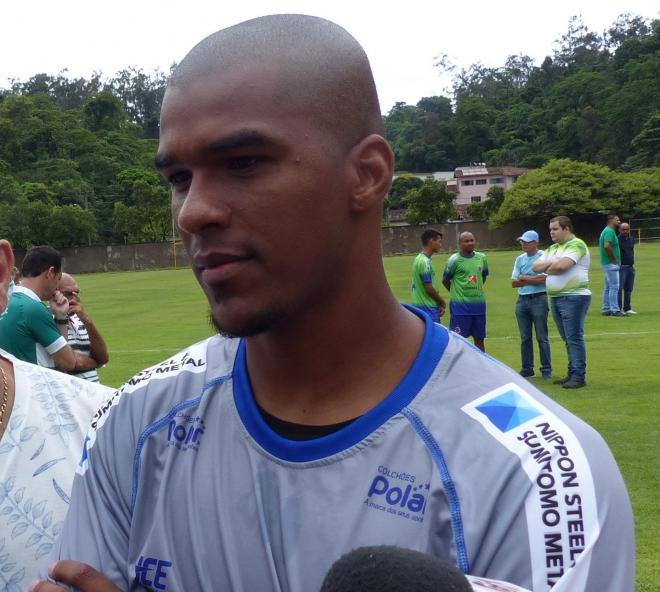 Vindo do Cruzeiro, o goleiro Elisson tem a reposição de bola como uma de suas principais características 