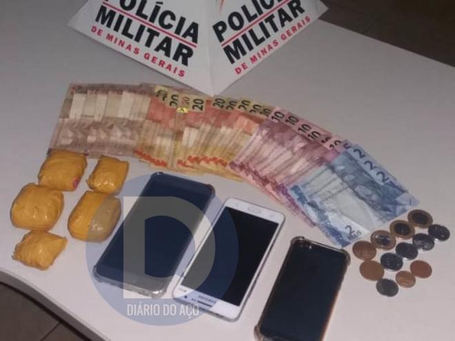 Na cueca de Leidisom, encontradas estas porções de cocaina
