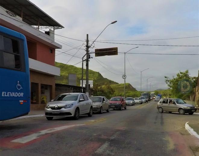 Congestionamento tem atingido os dois lados da ponte nova