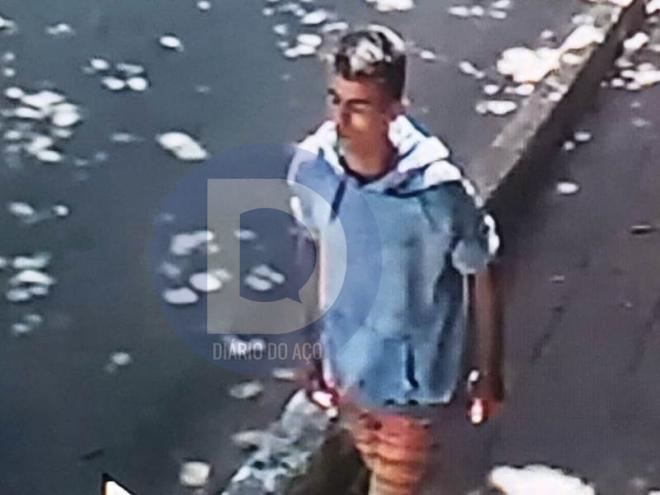 O assaltante chegou a ser filmado por uma das câmeras de segurança nas proximidades